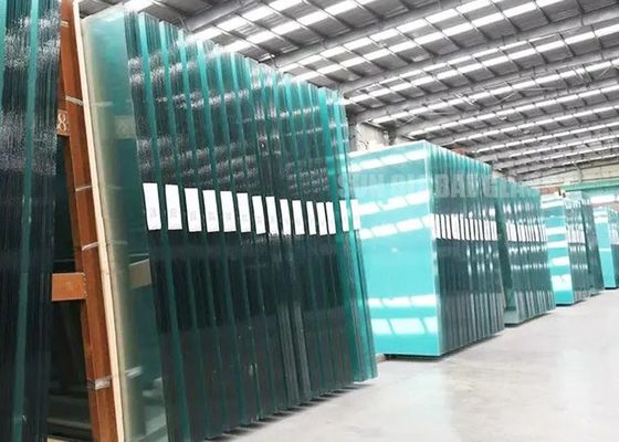 Pannelli in vetro stratificato trasparente, fonoassorbente, temprato termicamente e decorativo per edilizia