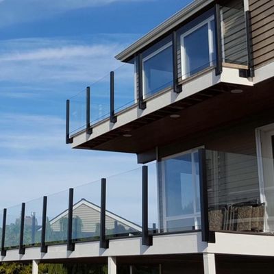 Barricata di vetro senza cornice per interni Scale curva 10 mm 12 mm Spessore di vetro rinforzato Pannelli balcone Barricata di vetro senza cornice per pavimenti