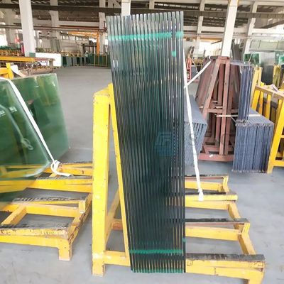 Bordo fine lucidato su misura in vetro di sicurezza temperato trasparente a basso contenuto di ferro per edilizia
