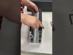 Installazione vetro sul canale a U in alluminio